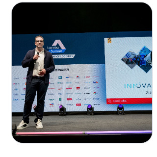 Andreas Rinnhofer auf der Bühne des Logistics Summit